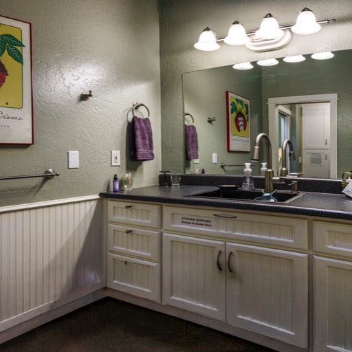 Suite at 59, Ashland, Oregon